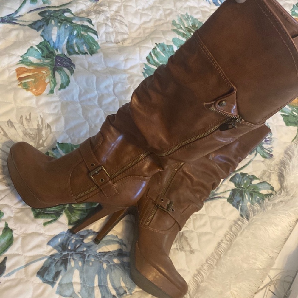 Brown guess boots